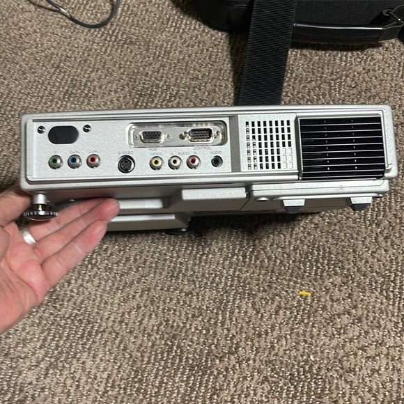 HITACHI PROJECTOR - Picture 3 of 8